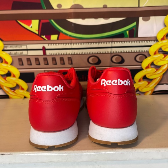 Reebok Classic Leather Low Vector Red Gum sneakers. 8.5 Men’s/10W - Picture 4 of 16